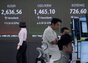 Chinese Stocks Lead Losses in Asia Amid Tariff Uncertainty